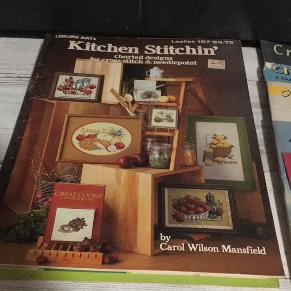 Vintage crochet, cross stitch, needlepoint, and quilting booklets ‘70’s and 80’s - Picture 3 of 16